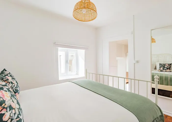 Casa De Santana Ii, * Lisboa